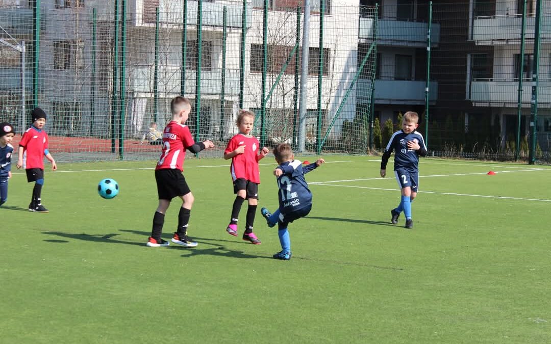 Żaki i skrzaty w grze kontrolnej z Gminą Rozprza