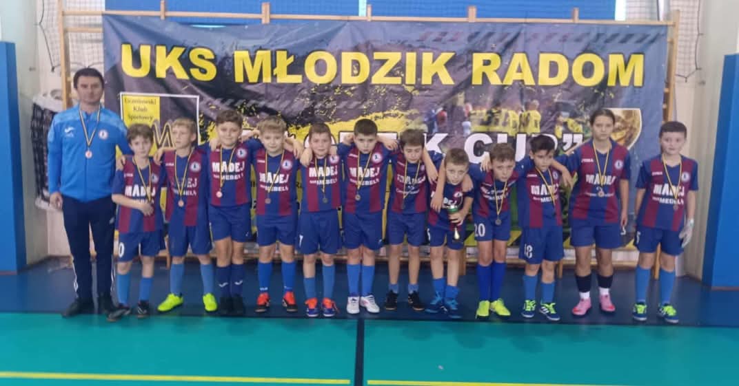 Drużyna z rocznika 2015/2016 zagrała na turnieju halowym w Radomiu